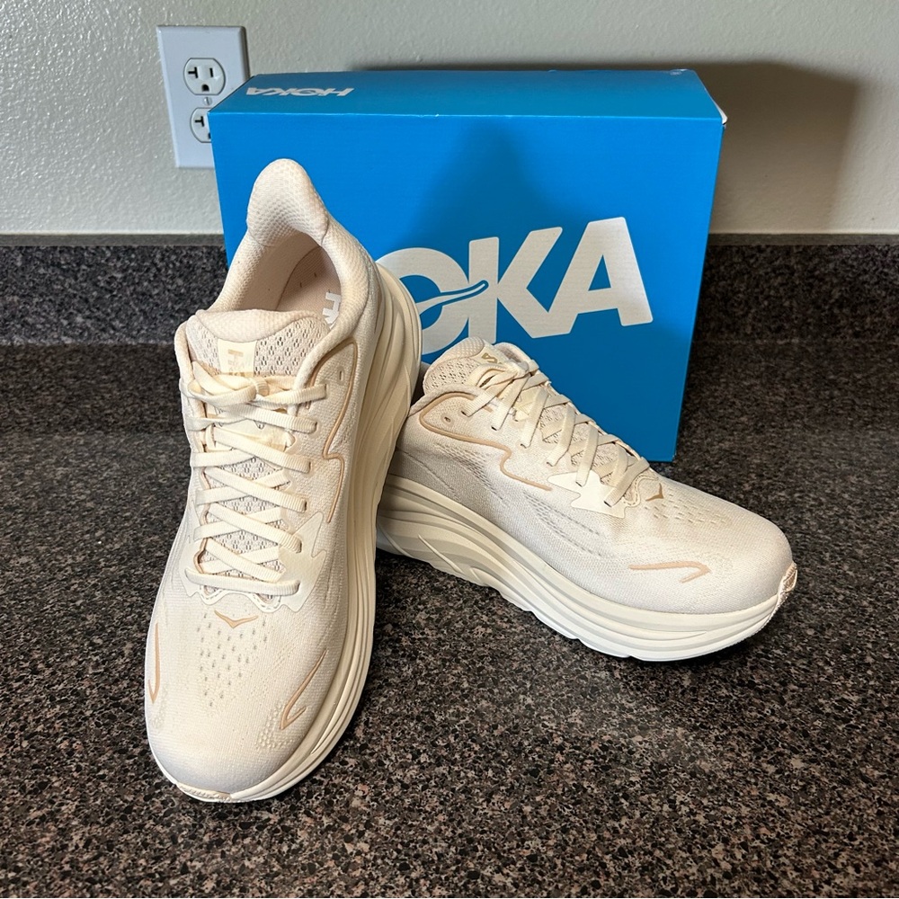 Hoka Clifton 10 Women’s 12D Vanilla/ Birch